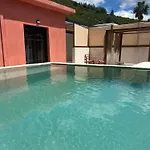 Rustic Hill Private Pool Apartmán