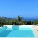 Rustic Hill Private Pool קלמאטה