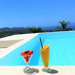 דירה Rustic Hill Private Pool