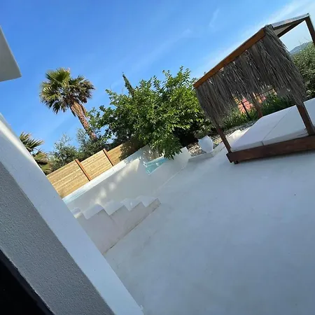 דירה Rustic Hill Private Pool קלמאטה