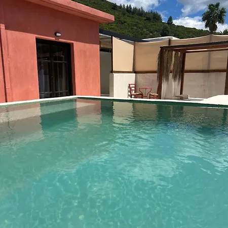 Rustic Hill Private Pool Apartman