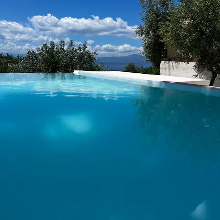 Rustic Hill Private Pool Apartment *