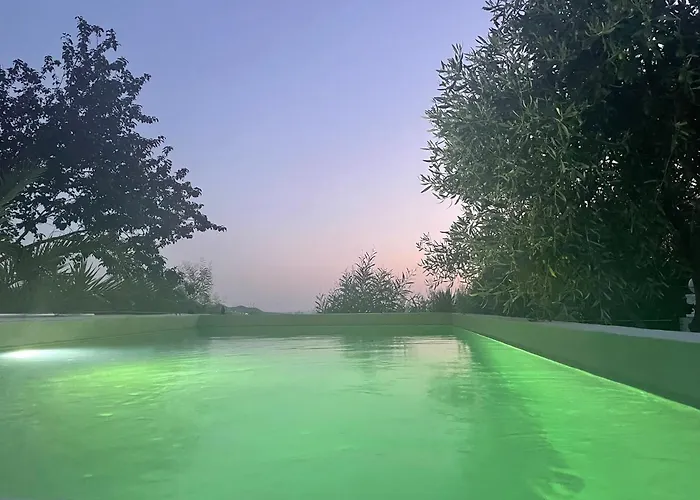 Rustic Hill Private Pool Апартаменты *