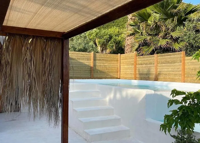 Апартаменты Rustic Hill Private Pool